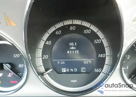 2009 Mercedes-Benz C300 4 Matic z USA, uszkodzony, nr VIN WDDGF81X59F271806